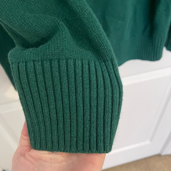 Green sweater - Picture 2 of 3